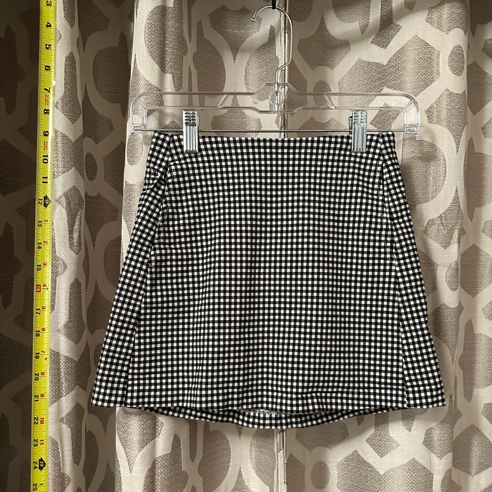 Urban Outfitters Black and White Checkered Women's Skirt